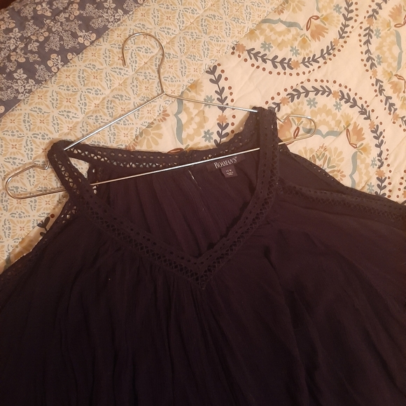 Roman's cold shoulder blouse - Picture 2 of 2